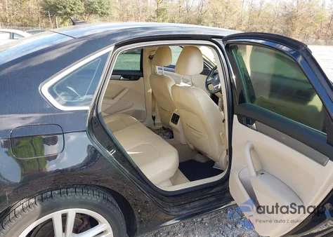 2015 Volkswagen Passat 1.8T Se из США, поврежденный, VIN 1VWBS7A37FC054596